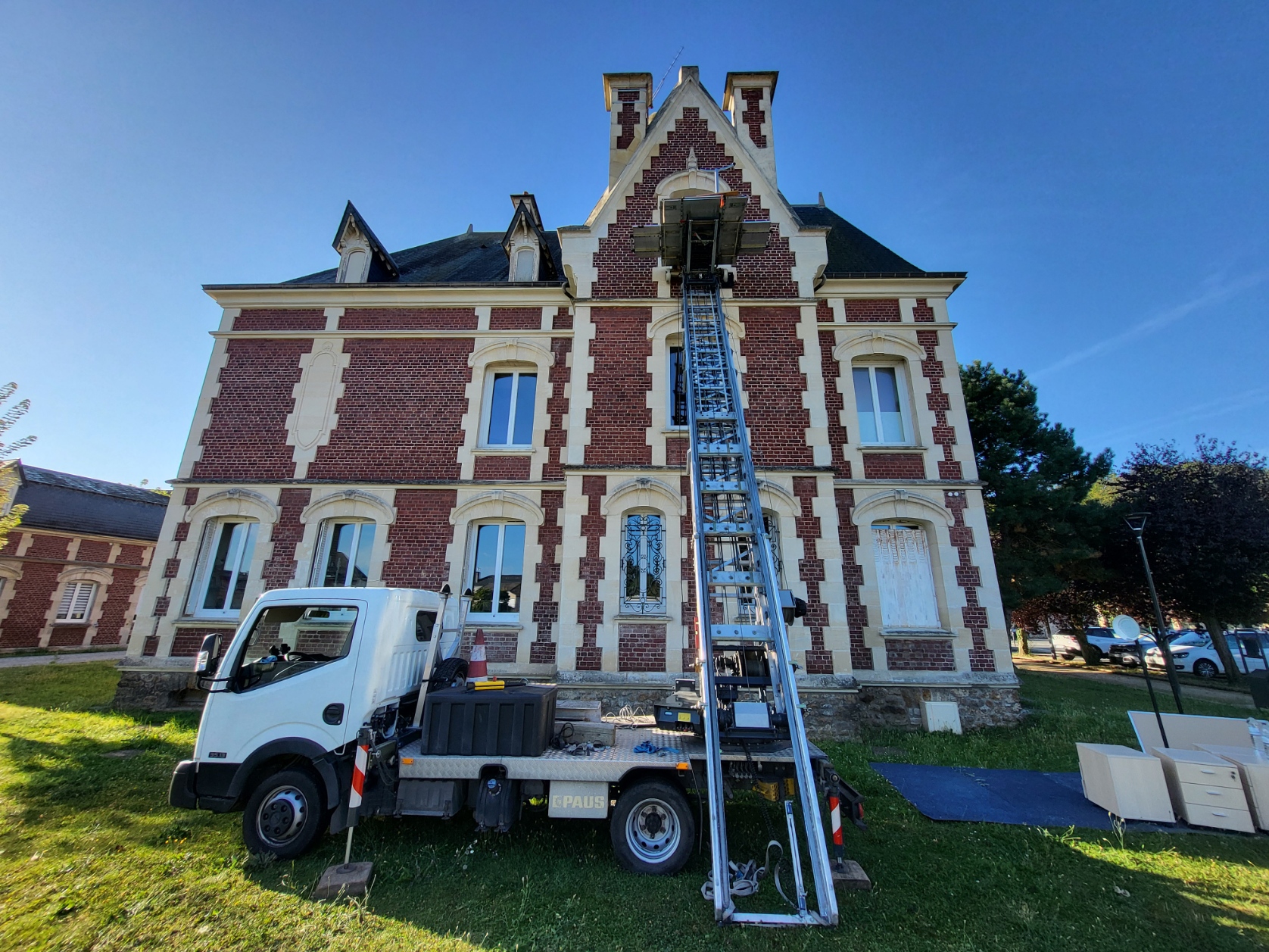 Location monte meubles pour professionnels